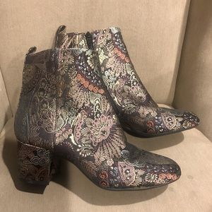 Gianni Bini booties new